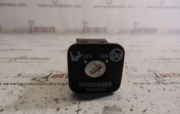 Passenger airbag on/off switch