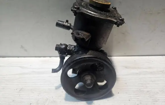 Subaru Legacy Power steering pump 