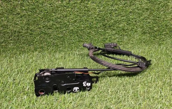 Audi A3 S3 8P Engine bonnet/hood lock/catch 8P0823509D 8P2823531C