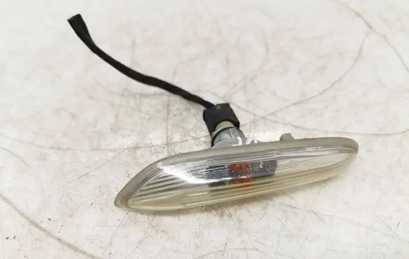 BMW 5 E60 E61 Front fender indicator light 7165742 71657421