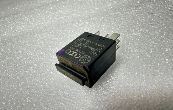 Audi Q7 4L Other relay 8Z0951253