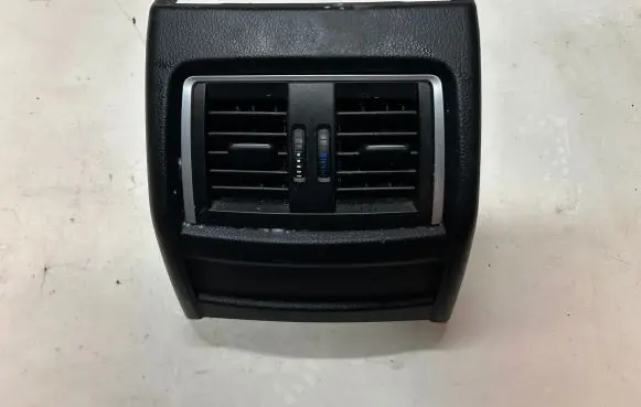 BMW 4 F36 Gran coupe Rear air vent grill 9207330 16828110 08191001