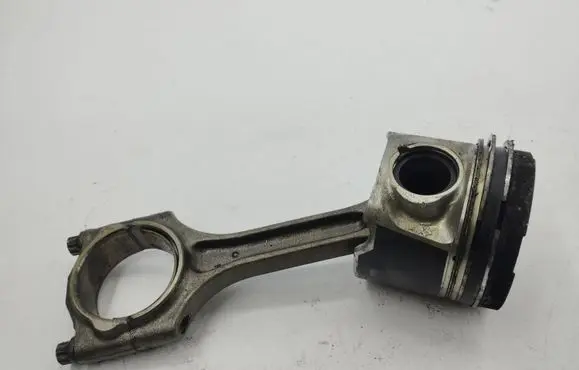 Volvo XC60 Piston with connecting rod