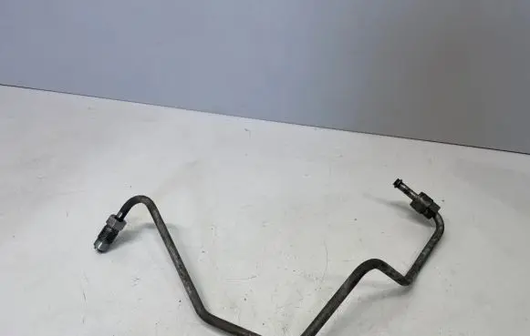 Volvo S40, V40 Fuel injector supply line/pipe 