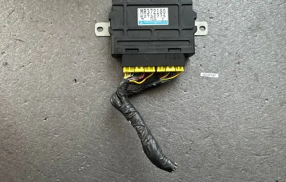 Mitsubishi Pajero ABS control unit/module MR372180