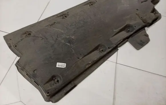Volkswagen Cross Polo Engine splash shield/under tray 