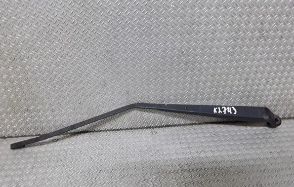 Suzuki Swift I Front wiper blade arm