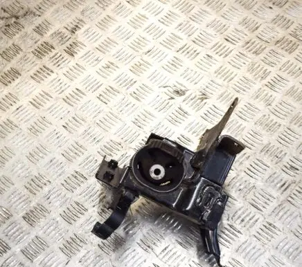 Toyota Yaris Engine mount bracket