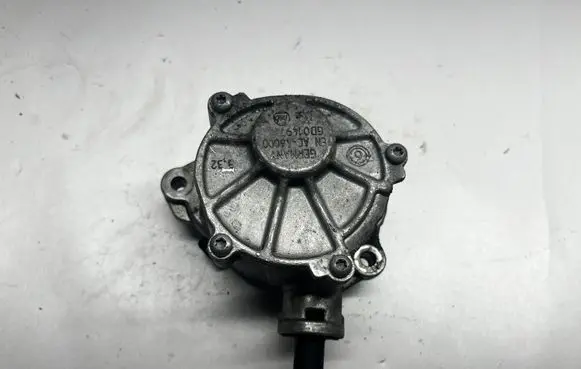 Mercedes-Benz C W205 Vacuum pump A6512300465