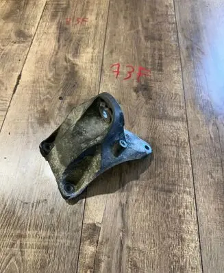 Engine mounting bracket