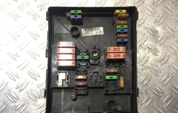 Volkswagen Golf VI Fuse box set 1k0937125