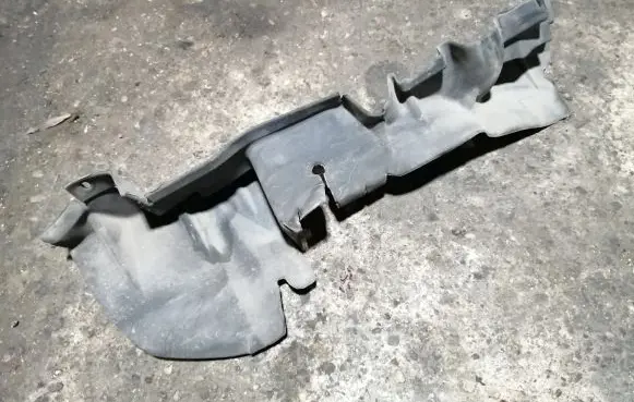 Chrysler Pacifica Intercooler air guide/duct channel 04809767AD
