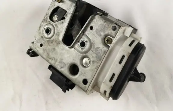 Audi A8 S8 D2 4D Rear door lock 4D0839016