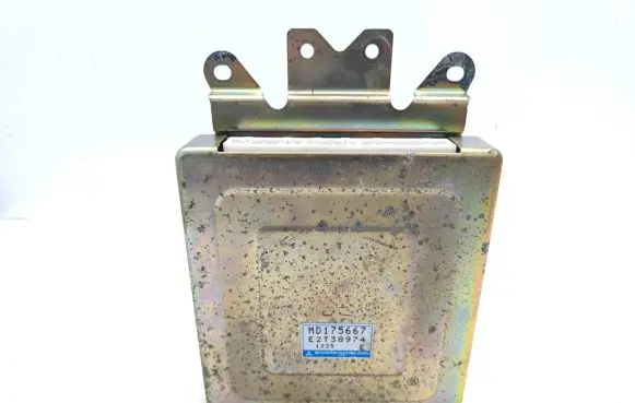 Mitsubishi Colt Engine control unit/module MD175667 E2T38974 1Z25
