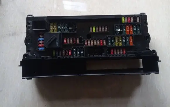 BMW 5 F10 F11 Fuse module 9210861