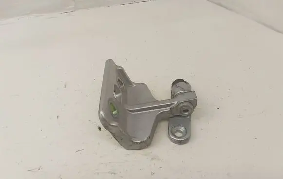 Mercedes-Benz CLS C219 Rear door lower hinge
