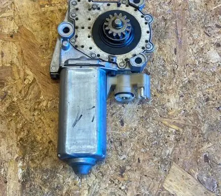 Mercedes-Benz S W140 Front door window regulator motor 0130821503 186690000