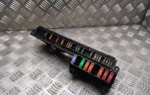 BMW 5 E60 E61 Fuse module 6957330 6114695733001