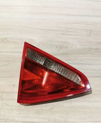 Audi A5 8T 8F Tailgate rear/tail lights 8T0945093 AU84