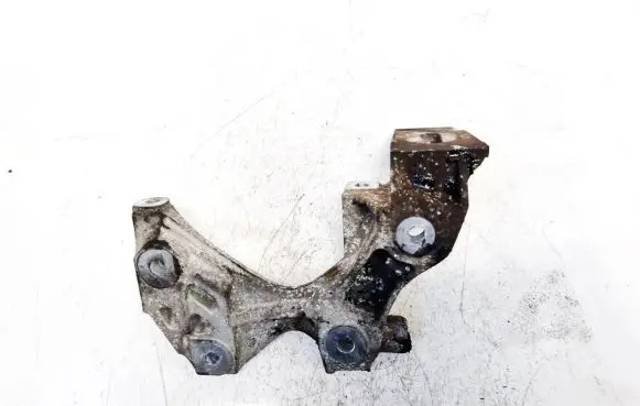 Nissan Qashqai Engine mounting bracket