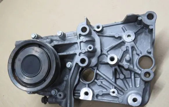 Opel Insignia A Water pump 240035010
