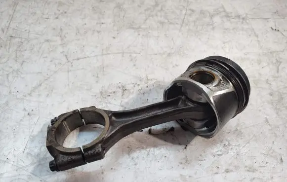 Volkswagen Tiguan Piston with connecting rod