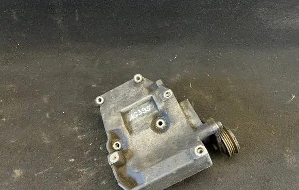 Volkswagen PASSAT B5.5 A/C compressor mount bracket 038260885C