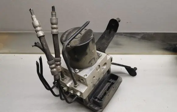 BMW 5 E60 E61 ABS Pump 0265960327 6783360 34516783360