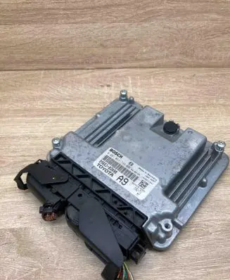 Toyota Corolla Verso E121 Engine control unit/module ECU 8966102A90 0281011733 WithPlug