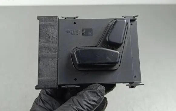 Jeep Grand Cherokee Seat control switch 