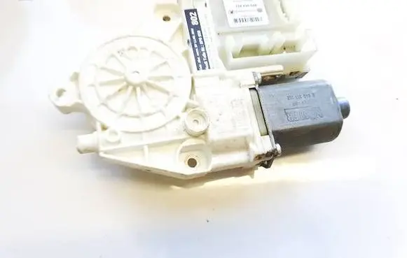 Audi A3 S3 8P Front door window regulator motor 8P0959802