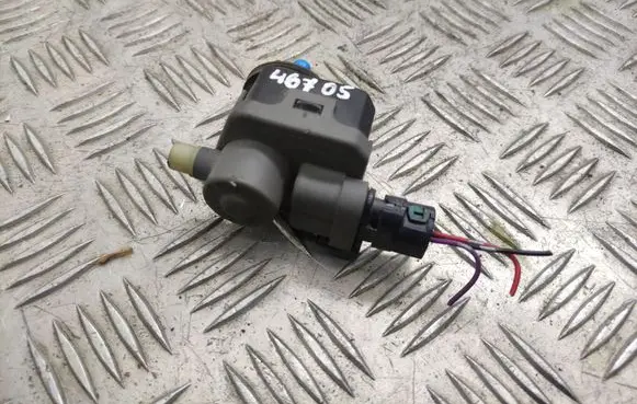 Nissan Qashqai+2 Headlight level adjustment motor 
