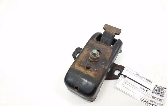 Toyota Hilux (AN10, AN20, AN30) Engine mount bracket 123810L031