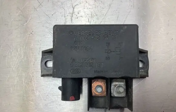 Mercedes-Benz E W211 Charging relay A0025426419 0332002167 12V100A