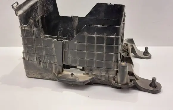 Volkswagen Caddy Battery tray 1K0915333 1K0915325B