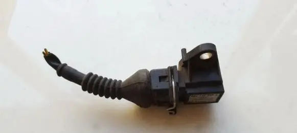 Audi A6 S6 C4 4A Air pressure sensor 046130385A 079800-3260