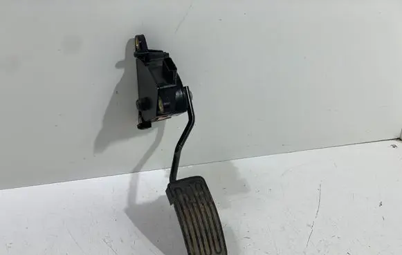 Renault Koleos I Accelerator throttle pedal 18002JY40A