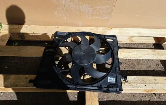 Volvo XC60 Radiator cooling fan shroud 31657360 P31657360