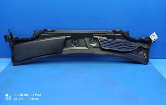 Mercedes-Benz CLA C117 X117 W117 Wiper trim A1768300113