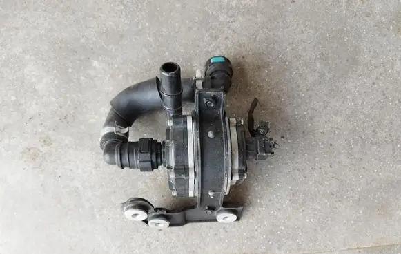 Hyundai Ioniq 5 Water pump 369000EKM0