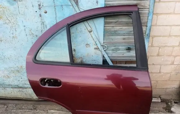 Nissan Almera N16 Rear door
