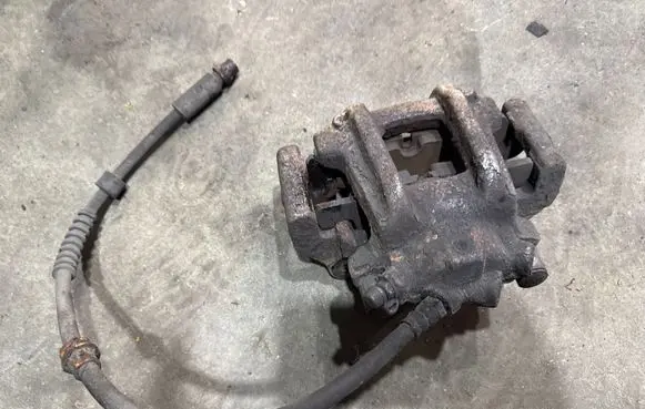BMW 3 GT F34 Front brake caliper 6857688