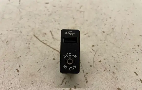 BMW 5 F10 F11 AUX in-socket connector 9237653