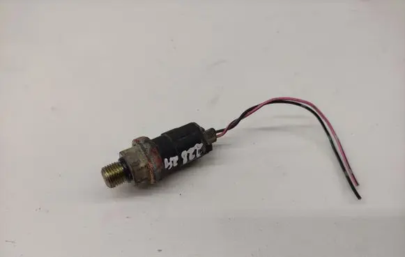 Nissan X-Trail T30 Oil pressure sensor 