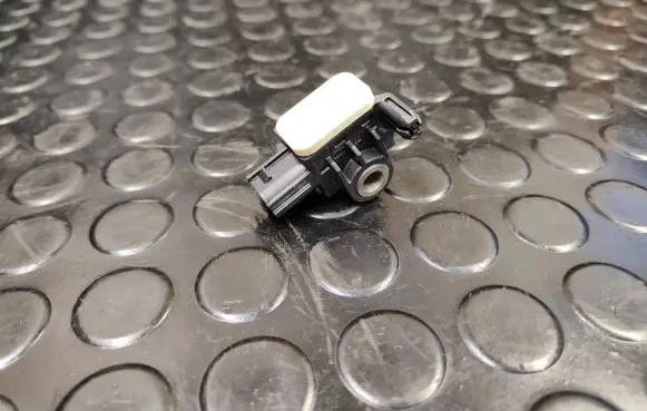 Nissan Leaf I (ZE0) Airbag deployment crash/impact sensor 988301EA0A 120406200