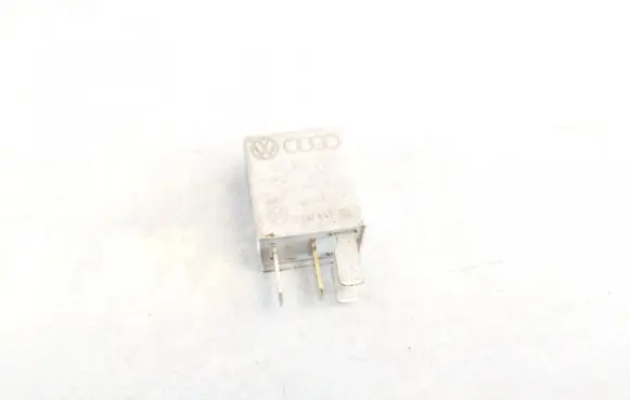 Volkswagen Golf III Other relay 1k0951253 0332011100