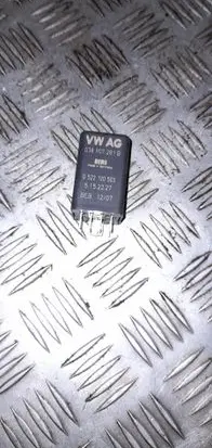Volkswagen PASSAT B6 Glow plug pre-heat relay 038907281B 0522120503