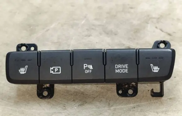 Hyundai Bayon Seat heating switch 93300Q0860