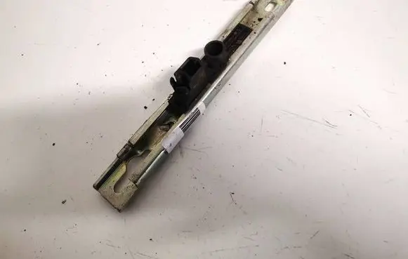 Citroen Xsara Picasso Seat belt adjustment rail 