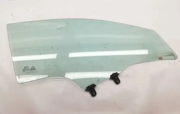 KIA Rio Front door window glass four-door